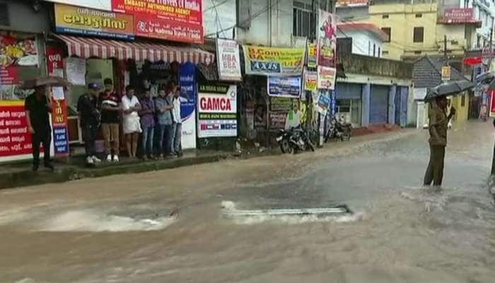 பருவ மழையின் கோரத் தாண்டவம்; வெள்ளக் காடாய் மாறிய கேரளா!