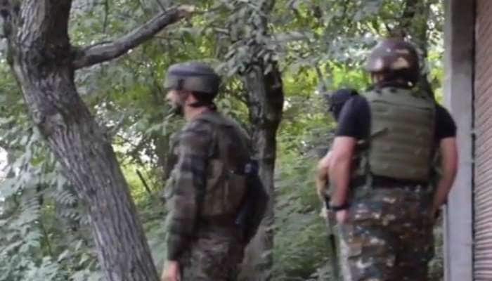 J&K: துப்பாக்கி சண்டையில் 5 தீவிரவாதிகள் சுட்டுக் கொலை! J&K: துப்பாக்கி சண்டையில் 5 தீவிரவாதிகள் சுட்டுக் கொலை!