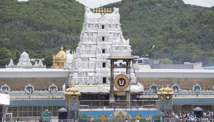 திருப்பதி கும்பாபிஷேகம்; பக்தர்கள் எண்ணிக்கை குறைவு! திருப்பதி கும்பாபிஷேகம்; பக்தர்கள் எண்ணிக்கை குறைவு!