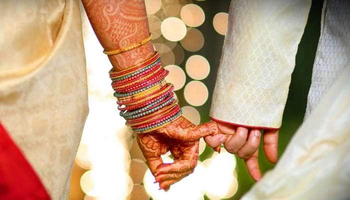 துயரத்தின் மத்தியில் நிவாரண முகாமில் நடந்த திருமணம்...! துயரத்தின் மத்தியில் நிவாரண முகாமில் நடந்த திருமணம்...!