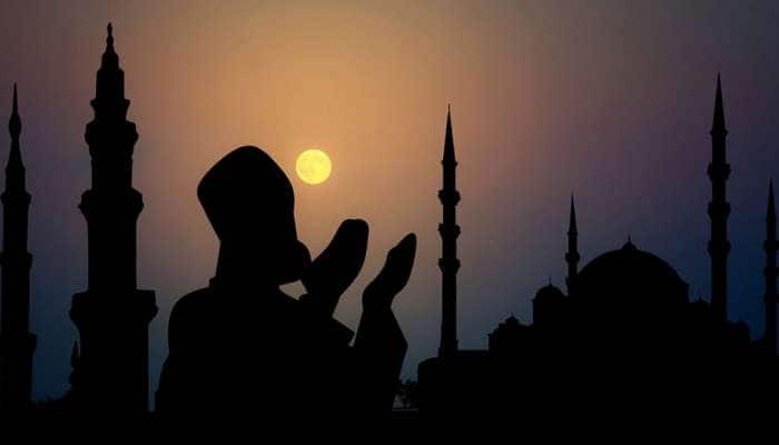 பக்ரீத் பண்டிகையையொட்டி பள்ளிவாசல்களில் சிறப்பு தொழுகை..! பக்ரீத் பண்டிகையையொட்டி பள்ளிவாசல்களில் சிறப்பு தொழுகை..!