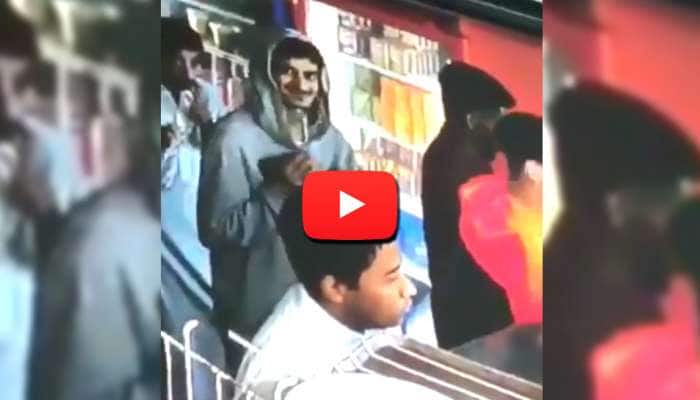 ஐயோ! திருடுறத கண்டு பிடுசுட்டாங்களே: கேமராக்கு சாரி சொன்ன திருடன்...! ஐயோ! திருடுறத கண்டு பிடுசுட்டாங்களே: கேமராக்கு சாரி சொன்ன திருடன்...!