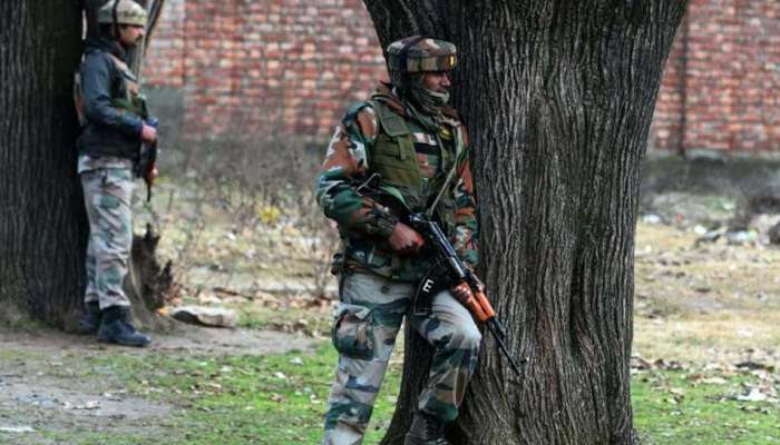 J&amp;K: புல்வாமா CRPF முகாம் மீது பயங்கரவாதிகள் குண்டுவீச்சு...