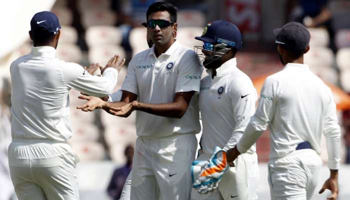 INDvsWI: மாஸ் காட்டும் இந்தியா; 3 ஓவரில் 3 விக்கெட்! INDvsWI: மாஸ் காட்டும் இந்தியா; 3 ஓவரில் 3 விக்கெட்!