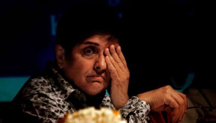 ஆளுநர் கிரண்பேடியை கல்லூரிக்குள் வைத்து கேட்டை பூட்டிய மாணவர்கள் ஆளுநர் கிரண்பேடியை கல்லூரிக்குள் வைத்து கேட்டை பூட்டிய மாணவர்கள்