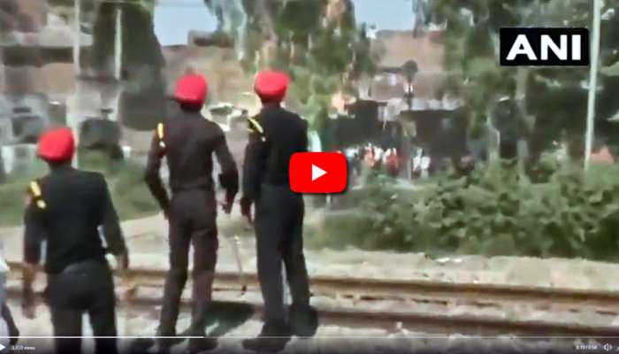 Video: ஆள விட்ட போதும்டா சாமி... தலைதெறிக்க ஓடும் காவல்துறை! Video: ஆள விட்ட போதும்டா சாமி... தலைதெறிக்க ஓடும் காவல்துறை!