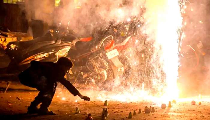 தீபாவளிக்கு பட்டாசுகளை எப்போது வெடிக்கலாம்: SC ஹைலைட்ஸ்.... தீபாவளிக்கு பட்டாசுகளை எப்போது வெடிக்கலாம்: SC ஹைலைட்ஸ்....