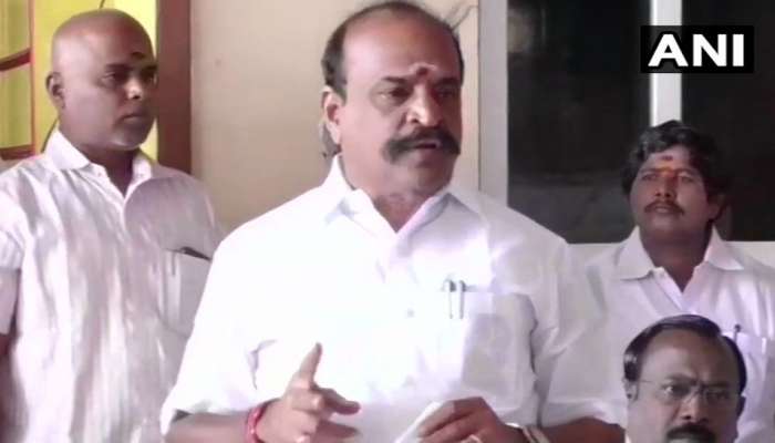 'சர்கார்'-க்கு எதிராக போர்கொடி தூக்கும் அரசியல் தலைவர்கள்! 'சர்கார்'-க்கு எதிராக போர்கொடி தூக்கும் அரசியல் தலைவர்கள்!