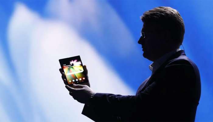 Samsung நிறுவனத்தின் முதல் foldable smartphone, விரைவில்... Samsung நிறுவனத்தின் முதல் foldable smartphone, விரைவில்...