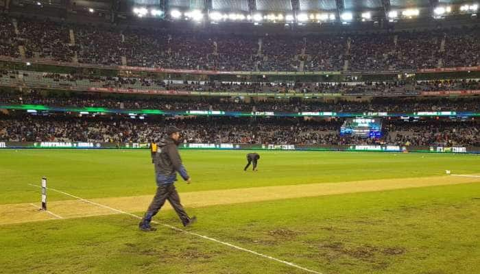 INDvsAUS: தொடரும் மழை; ஆட்டம் கைவிடப்பட்டது என அறிவிப்பு