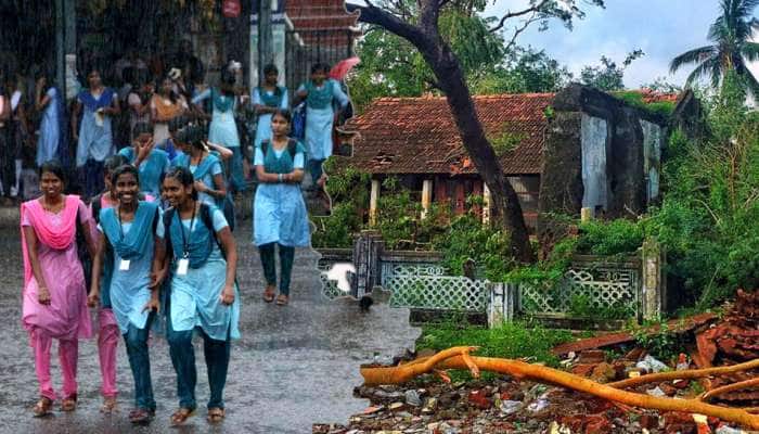 கஜா புயல் பாதிப்பு...எந்தெந்த மாவட்டங்களில் பள்ளி கல்லூரிகளுக்கு விடுமுறை!