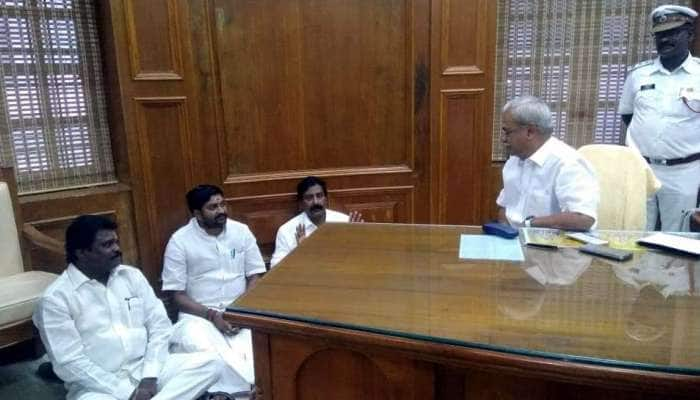 சட்டமன்ற சிறப்பு கூட்டம் வேண்டி திமுக MLA-கள் தர்ணா!