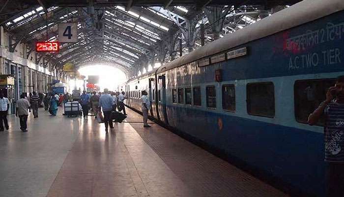 கடும் பனிப்பொழிவு காரணமாக 100-க்கு மேற்பட்ட ரயில்கள் ரத்து! கடும் பனிப்பொழிவு காரணமாக 100-க்கு மேற்பட்ட ரயில்கள் ரத்து!