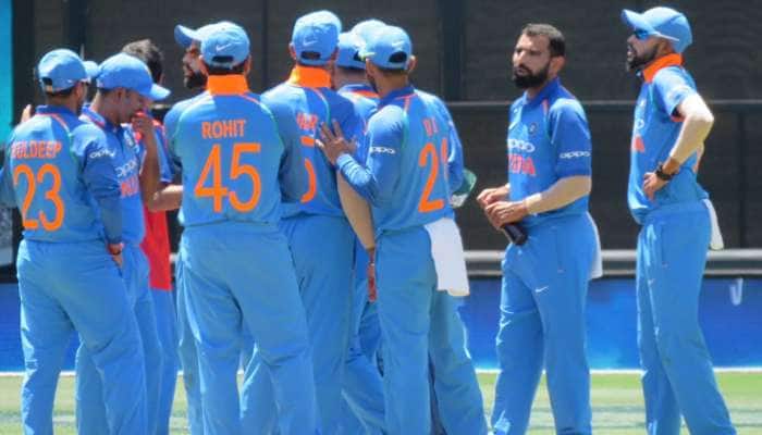 INDvsAUS: இந்தியா பந்துவீச்சில் திணறும் ஆஸ்திரேலியா அணி! INDvsAUS: இந்தியா பந்துவீச்சில் திணறும் ஆஸ்திரேலியா அணி!