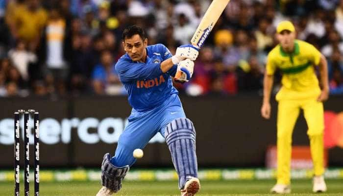 INDvsAUS: கடைசி ஒருநாள் போட்டி இந்தியா வெற்றி... தோனி அபாரம்