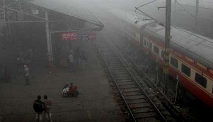 டெல்லியில் கடுமையான பனிமூட்டம் காரணமாக 11 ரயில் தாமதம்.... டெல்லியில் கடுமையான பனிமூட்டம் காரணமாக 11 ரயில் தாமதம்....