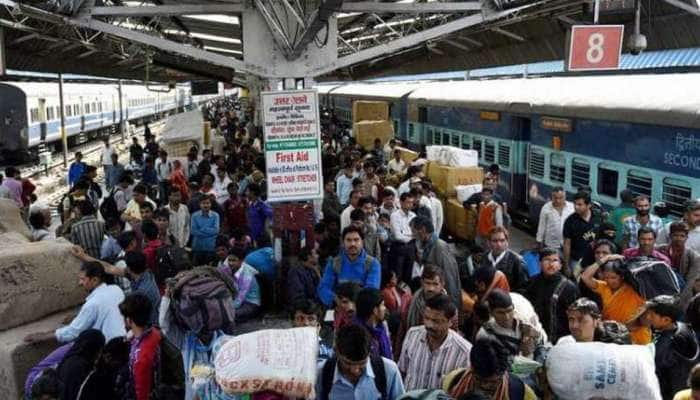 ரயில்வே அதிகாரி ஊழியர்களுடன் தவறாக நடப்பதாக குற்றசாட்டு....