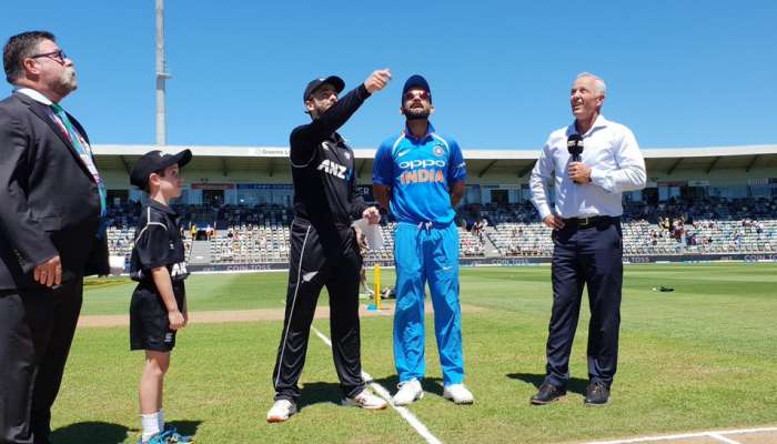 INDvsNZ: டாஸ் வென்ற நியூசிலாந்து முதலில் பேட்டிங்  தேர்வு!