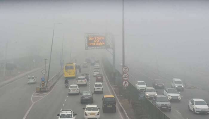 டெல்லியில் கடுமையான பனிமூட்டம் காரணமாக 16 ரயில் தாமதம்.... டெல்லியில் கடுமையான பனிமூட்டம் காரணமாக 16 ரயில் தாமதம்....