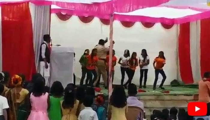 மாணவிகள் மீது பணத்தை வாரி இறைத்த காவலர், வைரலாகும் Video! மாணவிகள் மீது பணத்தை வாரி இறைத்த காவலர், வைரலாகும் Video!