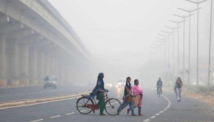 டெல்லியில் கடுமையான பனிமூட்டம் காரணமாக 20 ரயில்கள் தாமதம்.... டெல்லியில் கடுமையான பனிமூட்டம் காரணமாக 20 ரயில்கள் தாமதம்....