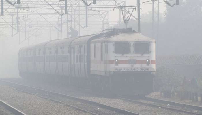 டெல்லியில் கடும் பனிமூட்டம்/ குறைந்த காண்புத்திரன் காரணமாக 13 ரயில்கள் தாமதம்.... டெல்லியில் கடும் பனிமூட்டம்/ குறைந்த காண்புத்திரன் காரணமாக 13 ரயில்கள் தாமதம்....