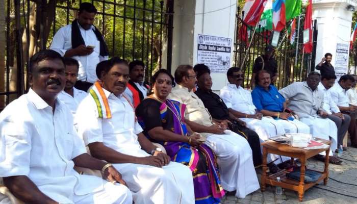 கிரண்பேடி உறுதியளித்தால் போராட்டம் வாபஸ் - புதுவை முதல்வர்! கிரண்பேடி உறுதியளித்தால் போராட்டம் வாபஸ் - புதுவை முதல்வர்!