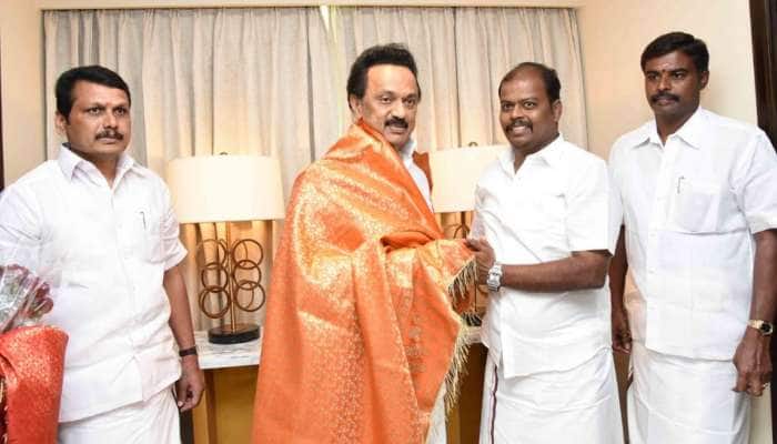 அமமுக ஈரோடு மாநகர மாவட்டச் செயலாளர் திமுக-வில் இணைந்தார்! அமமுக ஈரோடு மாநகர மாவட்டச் செயலாளர் திமுக-வில் இணைந்தார்!