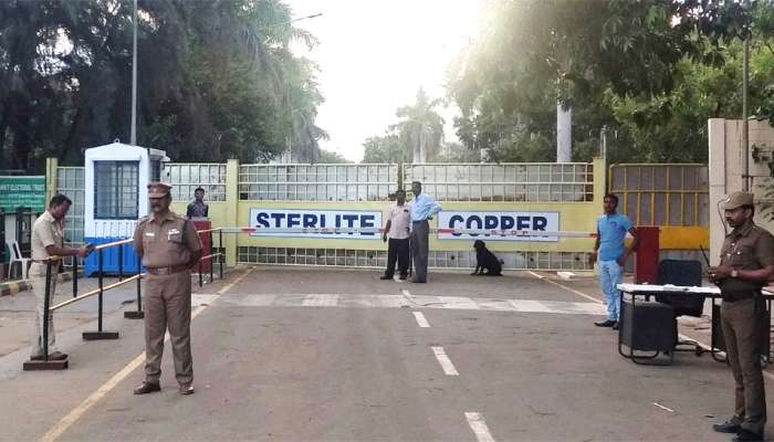 ஸ்டெர்லைட் ஆலை வழக்கில் SC இன்று தீர்ப்பு; தூத்துக்குடியில் பலத்த போலீஸ் பாதுகாப்பு! ஸ்டெர்லைட் ஆலை வழக்கில் SC இன்று தீர்ப்பு; தூத்துக்குடியில் பலத்த போலீஸ் பாதுகாப்பு!