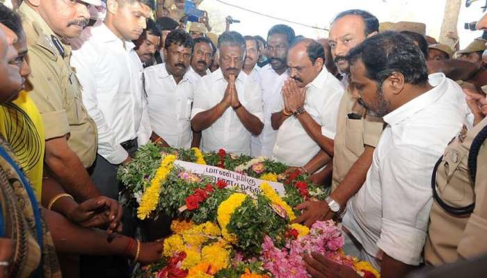 புல்வாமா தாக்குதலில் வீரமரணம் அடைந்த தமிழக வீரர்களுக்கு ஓ.பன்னீர்செல்வம் இரங்கல் புல்வாமா தாக்குதலில் வீரமரணம் அடைந்த தமிழக வீரர்களுக்கு ஓ.பன்னீர்செல்வம் இரங்கல்