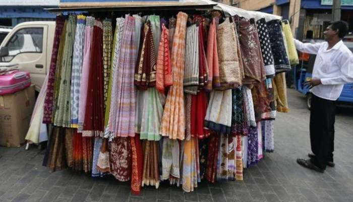 மக்களே முந்துங்கள்... Rs 10-க்கு புது சேலை; அதிரடி சலுகை! மக்களே முந்துங்கள்... Rs 10-க்கு புது சேலை; அதிரடி சலுகை!