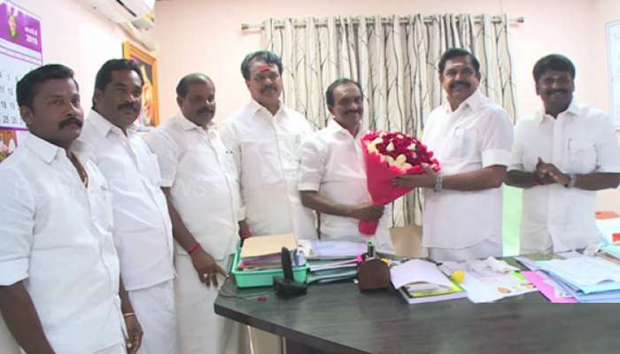 ADMK-வில் இணைந்த AMMK மாவட்டச் செயலாளர் சண்முகநாதன்!! ADMK-வில் இணைந்த AMMK மாவட்டச் செயலாளர் சண்முகநாதன்!!
