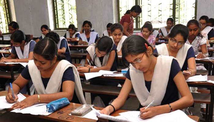 பலத்த பாதுகாப்புடன் இன்று துவங்குகிறது SSLC பொதுத்தேர்வு! பலத்த பாதுகாப்புடன் இன்று துவங்குகிறது SSLC பொதுத்தேர்வு!