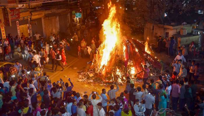 இன்று ஹோலிகா தகனம்! ஹோலி கொண்டாடத்தை கூறும் புராண கதை இன்று ஹோலிகா தகனம்! ஹோலி கொண்டாடத்தை கூறும் புராண கதை