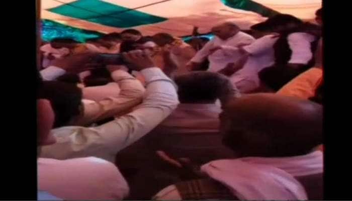 வீடியோ: பாஜகவின் ஹோலி பண்டிகையில் மேடை சரிந்து விபத்து! வீடியோ: பாஜகவின் ஹோலி பண்டிகையில் மேடை சரிந்து விபத்து!