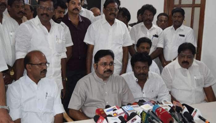 பொதுச்சின்னம் கோரி தேர்தல் ஆணையத்தில் டிடிவி தினகரன் மனு!! பொதுச்சின்னம் கோரி தேர்தல் ஆணையத்தில் டிடிவி தினகரன் மனு!!