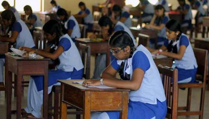10ம் வகுப்பு பொதுத்தேர்வு இன்றுடன் முடிவு! 10ம் வகுப்பு பொதுத்தேர்வு இன்றுடன் முடிவு!