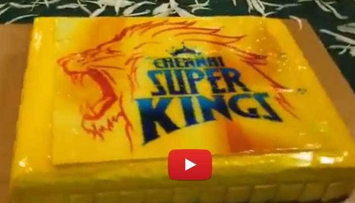 பயிற்சியாளரின் பிறந்தநாளை கொண்டாடிய CSK வீரர்கள்: வைரல் வீடியோ