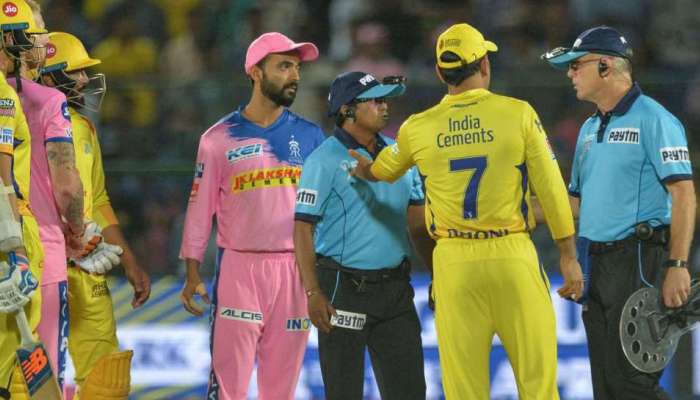 IPL 2019: நடுவர்களுடன் வாக்குவாதம்! டோனிக்கு அபராதம்! IPL 2019: நடுவர்களுடன் வாக்குவாதம்! டோனிக்கு அபராதம்!