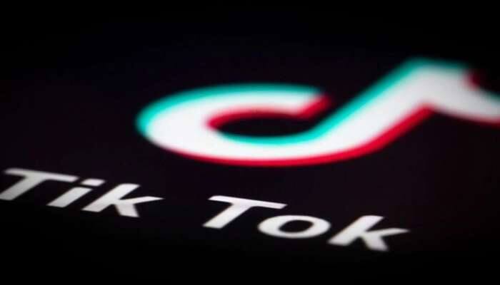 துப்பாக்கி சுடுவது போல TikTok வீடியோ.... பரிதாபமாக் பலியான நண்பன்!! துப்பாக்கி சுடுவது போல TikTok வீடியோ.... பரிதாபமாக் பலியான நண்பன்!!