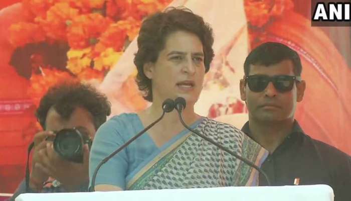 காந்தி குடும்பத்தை பற்றி பேசுவதை விட மக்களை பிரச்சனை பற்றி பேசுங்கள்: பிரியங்கா காந்தி குடும்பத்தை பற்றி பேசுவதை விட மக்களை பிரச்சனை பற்றி பேசுங்கள்: பிரியங்கா