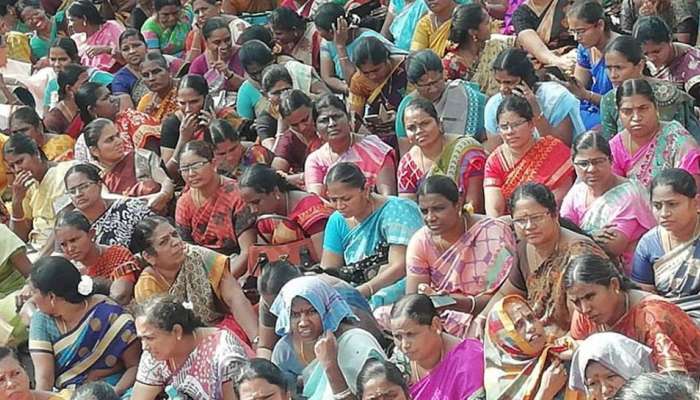 1500 ஆசிரியர்கள் பணி நீக்கம் : பள்ளிகல்வித்துறை நோட்டீஸ் 1500 ஆசிரியர்கள் பணி நீக்கம் : பள்ளிகல்வித்துறை நோட்டீஸ்