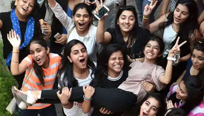 CBSE: ஹன்சிகா & கரிஷ்மா முதல் இடம்; தேர்ச்சி விகிதத்தில் மாணவிகள் முதலிடம் CBSE: ஹன்சிகா & கரிஷ்மா முதல் இடம்; தேர்ச்சி விகிதத்தில் மாணவிகள் முதலிடம்