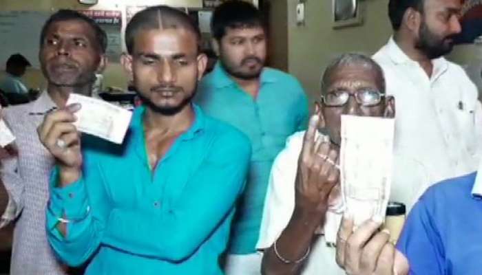 வலுகட்டாயமாக வாக்காளர் விரலில் நேற்றே மை வைத்ததாக புகார்: SP வலுகட்டாயமாக வாக்காளர் விரலில் நேற்றே மை வைத்ததாக புகார்: SP