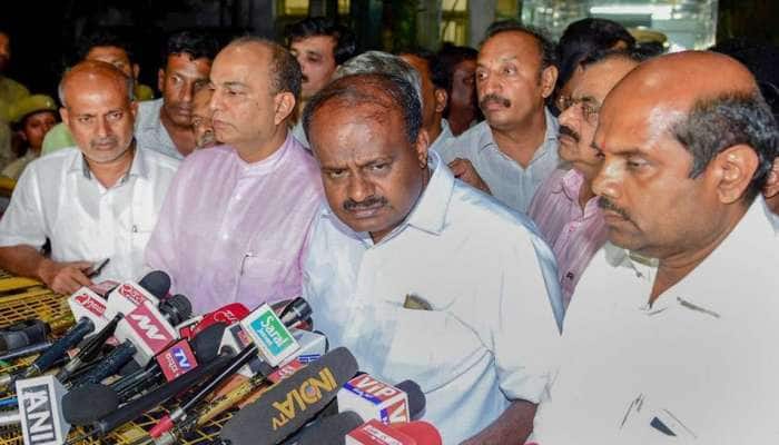 நாங்கள் என்ன கார்ட்டூன் சித்திரங்கள் போல தோன்றுகிறோமா?: HD குமாரசாமி காட்டம் நாங்கள் என்ன கார்ட்டூன் சித்திரங்கள் போல தோன்றுகிறோமா?: HD குமாரசாமி காட்டம்