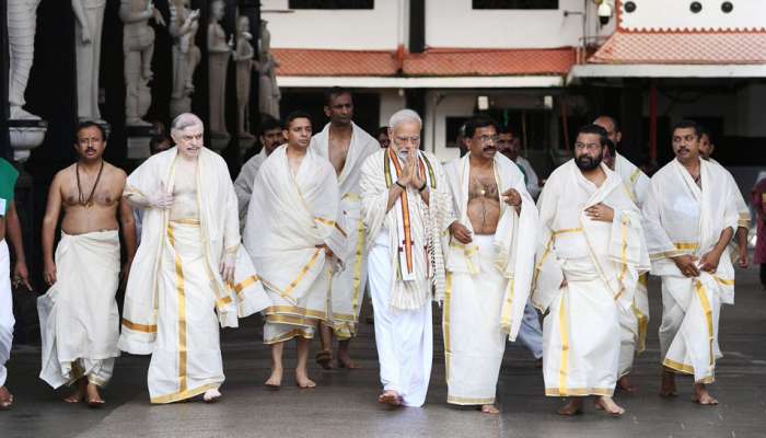 வெளிநாட்டு பயணத்திற்கு முன் உள்நாட்டு பயணமாக கேரளா சென்றார் மோடி! வெளிநாட்டு பயணத்திற்கு முன் உள்நாட்டு பயணமாக கேரளா சென்றார் மோடி!