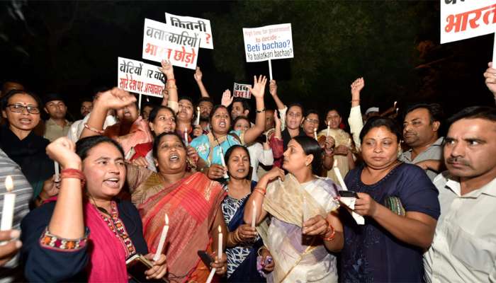கத்வா சிறுமி வன்கொடுமை வழக்கில் 3 பேருக்கு ஆயுள் தண்டனை! கத்வா சிறுமி வன்கொடுமை வழக்கில் 3 பேருக்கு ஆயுள் தண்டனை!