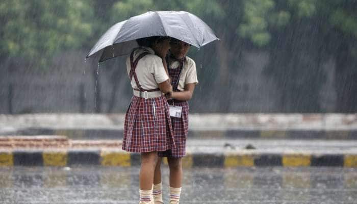 வாயு புயல் காரணமாக 10 மாவட்டங்களுக்கு பள்ளிகள் விடுமுறை!! வாயு புயல் காரணமாக 10 மாவட்டங்களுக்கு பள்ளிகள் விடுமுறை!!