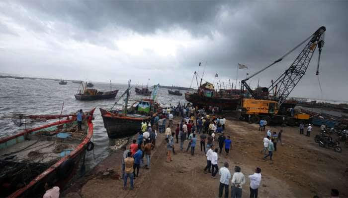 வாயு புயல் குஜராத்தை தாக்காது; கடலோரப் பகுதிகளில் பலத்த காற்றுடன் மழை