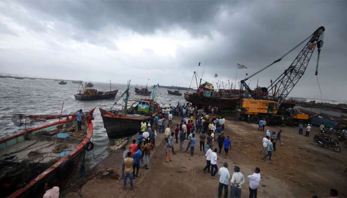 வாயு புயல் குஜராத்தை தாக்காது; கடலோரப் பகுதிகளில் பலத்த காற்றுடன் மழை வாயு புயல் குஜராத்தை தாக்காது; கடலோரப் பகுதிகளில் பலத்த காற்றுடன் மழை